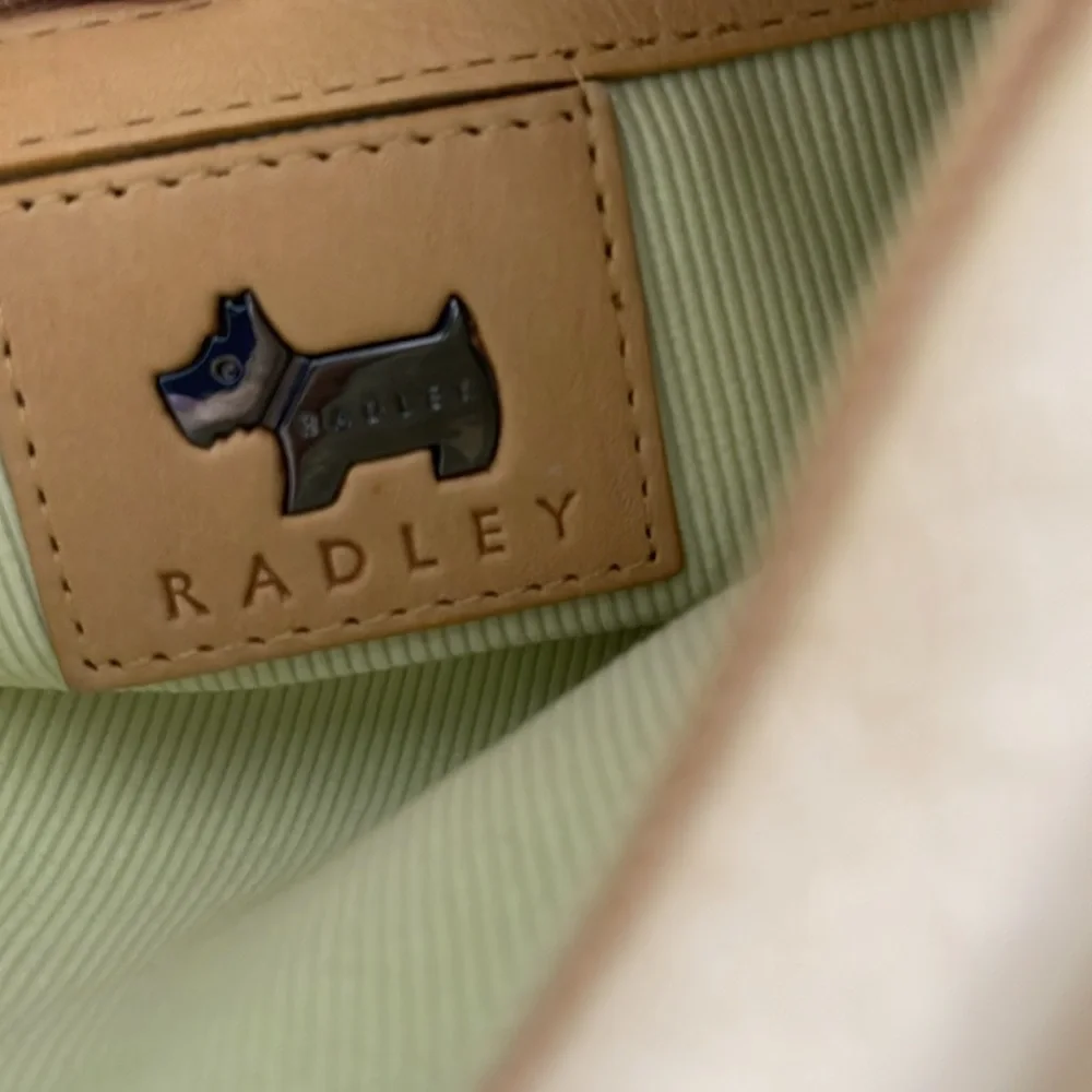 Radley Leather Pocket Crossbody Adjustable Strap - Picture 10 of 11